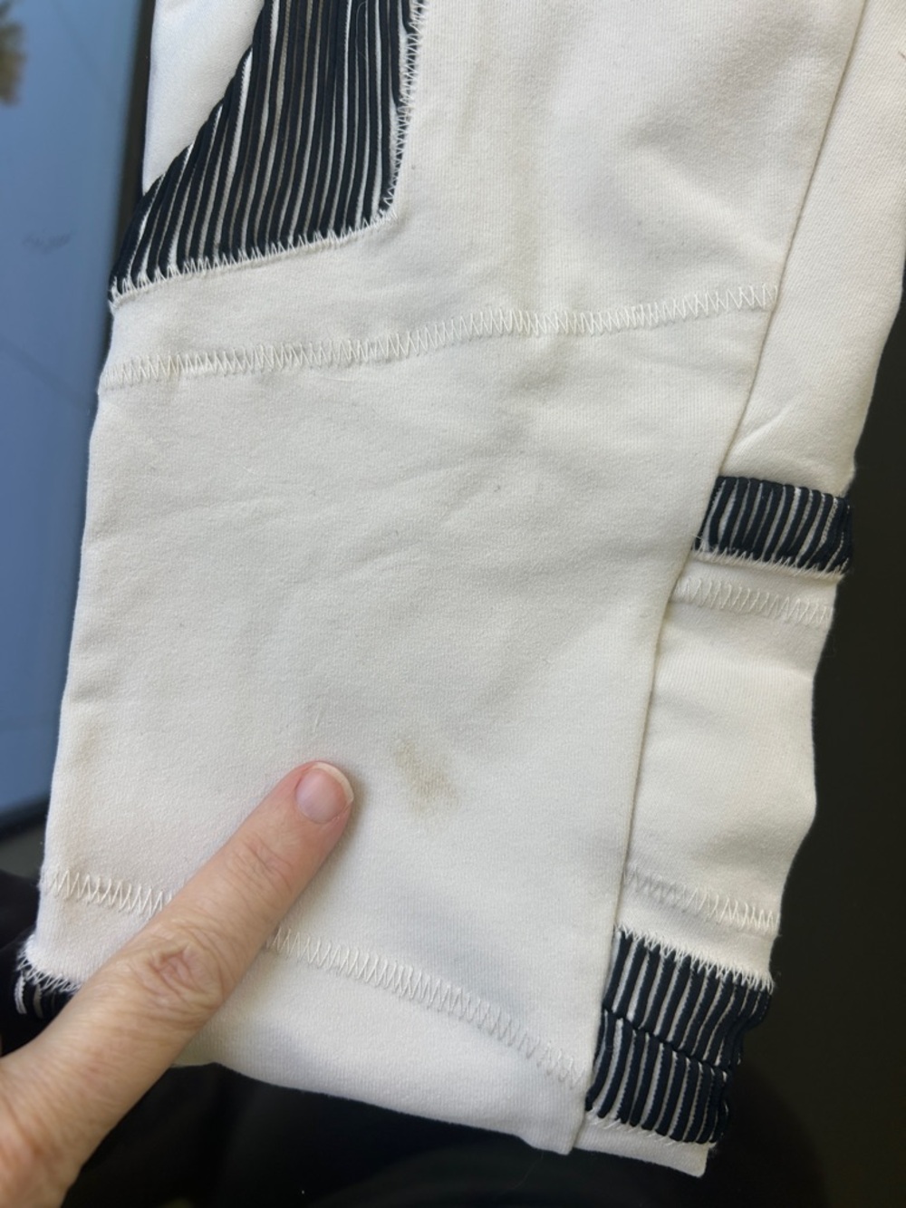 ALO Yoga White High-Rise Leggings with Black 3D Pinstripe Panels S - Picture 5 of 7